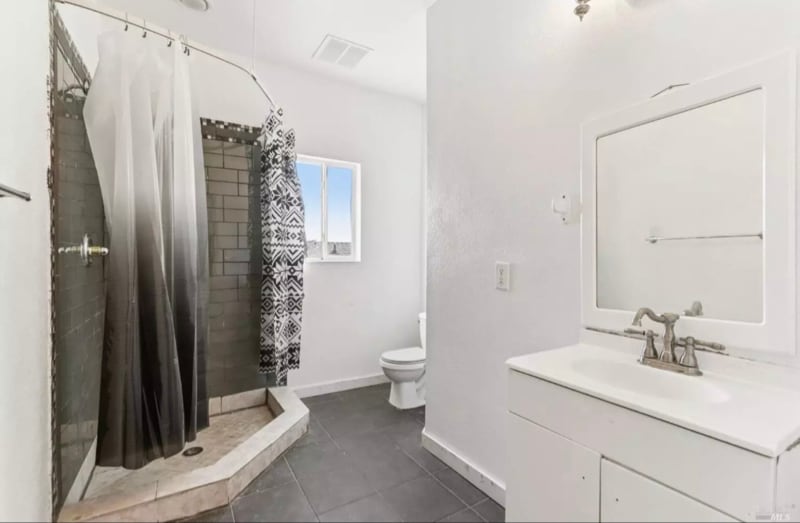 Building Photo - 507 Kings Way