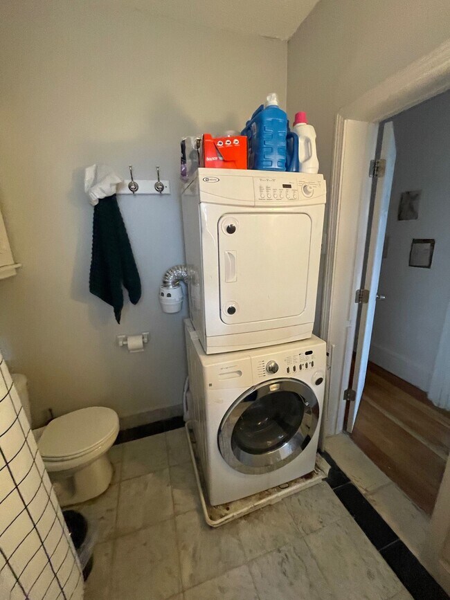 Building Photo - 52 Fenway