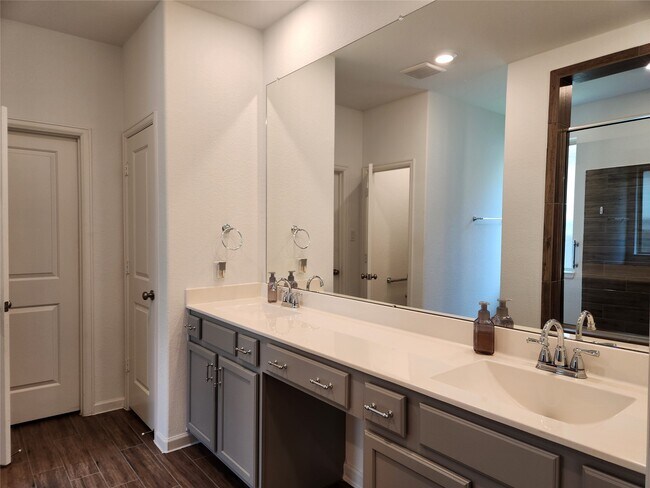 Building Photo - 14007 Hartford Heights Wy