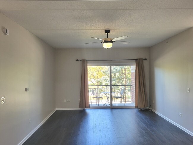 Building Photo - 3451 N Carriageway Dr