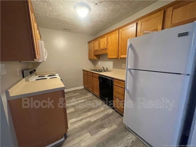 Building Photo - 3392 Galleria Dr