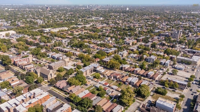 Building Photo - 7835 S Laflin St