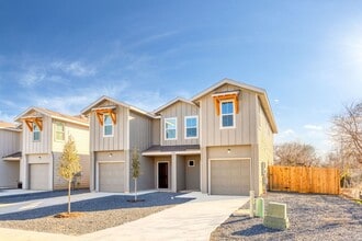 Building Photo - Beautiful 3/2.5 Townhome