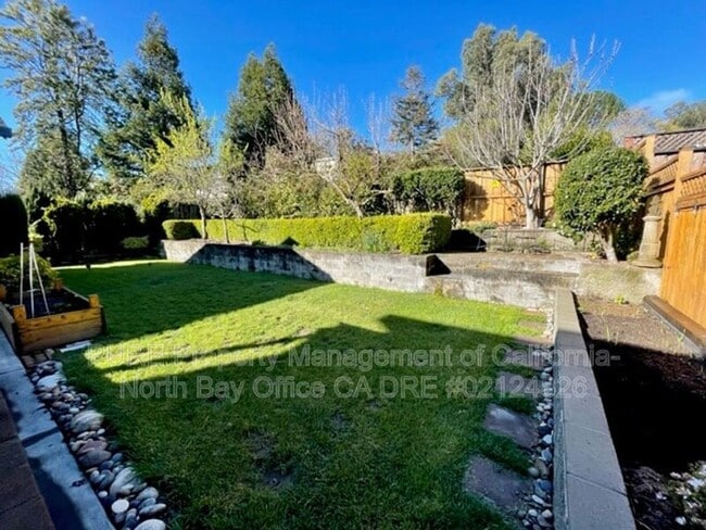 Building Photo - 211 Ridgeview Dr