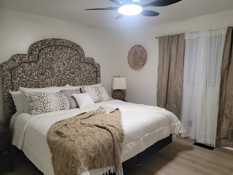 Building Photo - 3321 4th Ave