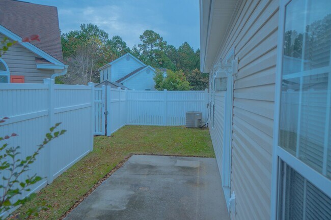 Building Photo - 156 Marsh Rabbit Dr