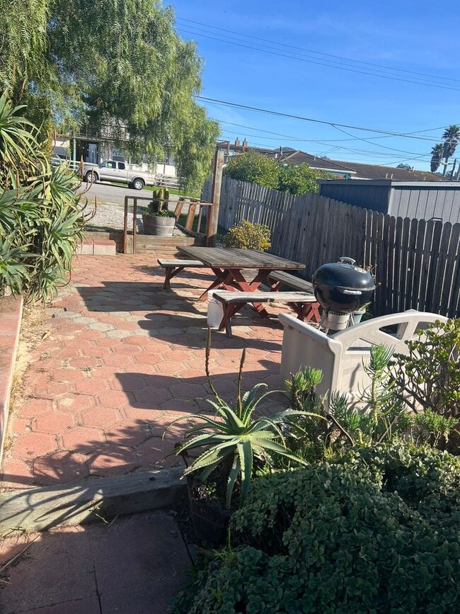 Building Photo - Unique One Bedroom Downstairs Apartment in Downtown Morro Bay - 218 1/2 Dunes-A