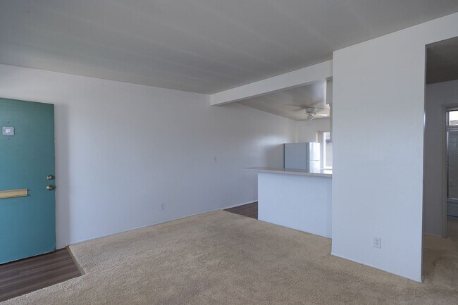 Building Photo - 2 Bedroom + 1 Bathroom Apartment | Oxnard Shores | Unfurnished