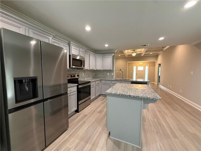 Building Photo - 231 Creek Ridge Dr