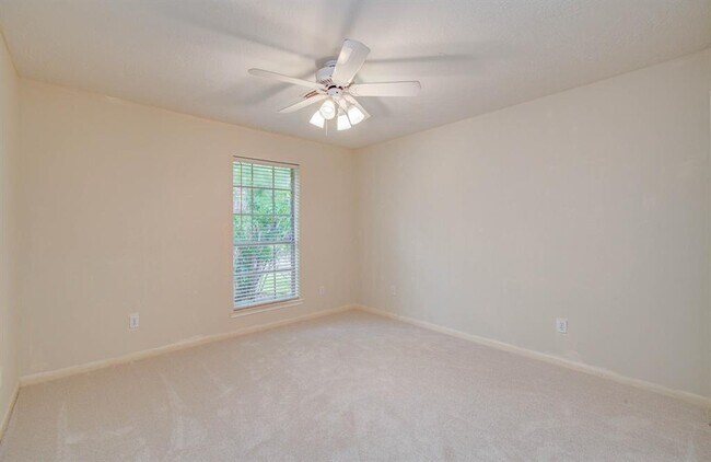 Building Photo - 16839 Willow Bend Ct