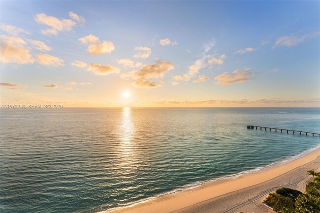 Building Photo - 17121 Collins Ave