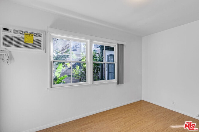 Building Photo - 1623 S Bundy Dr