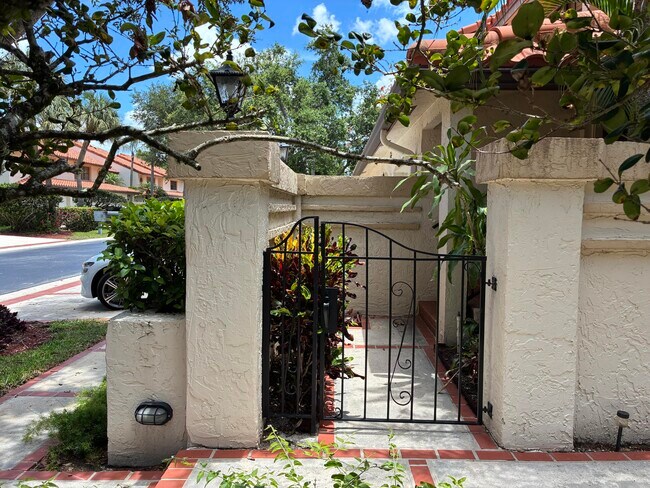Building Photo - 7895 La Mirada Dr