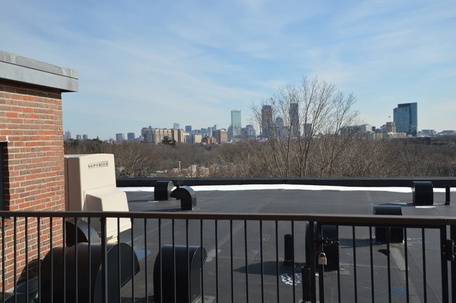 Building Photo - 125 Pleasant St