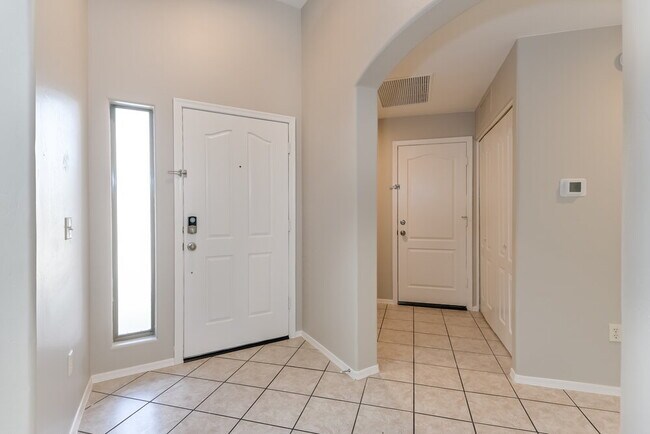 Building Photo - 2415 N Avenida TABICA