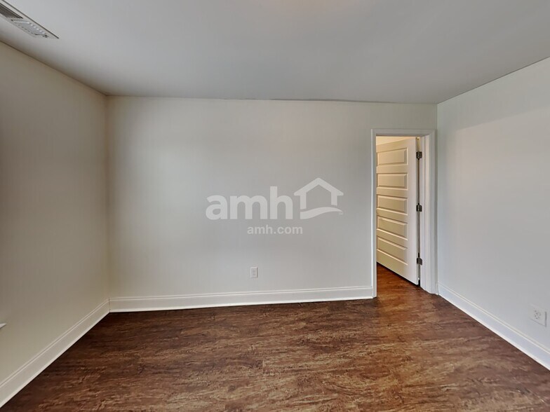 Building Photo - 5506 Central Grove Sq