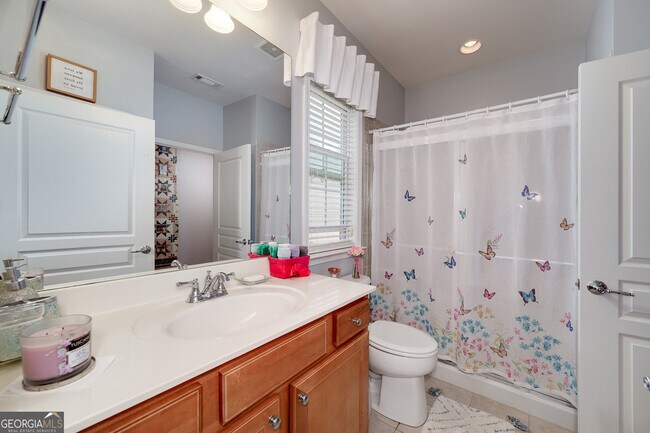 Building Photo - 230 Begonia Ct