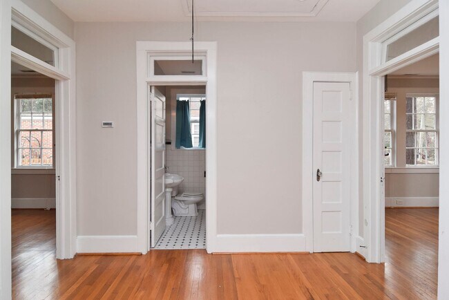 Building Photo - Charming 3 Bedroom Home in Desirable Heath...