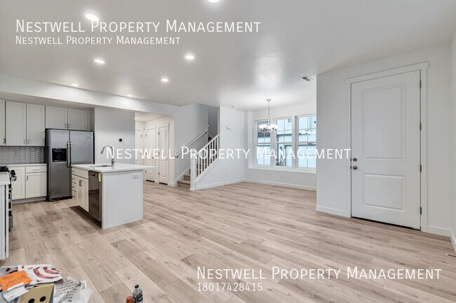 Building Photo - Stunning 3-bed Townhome in Daybreak