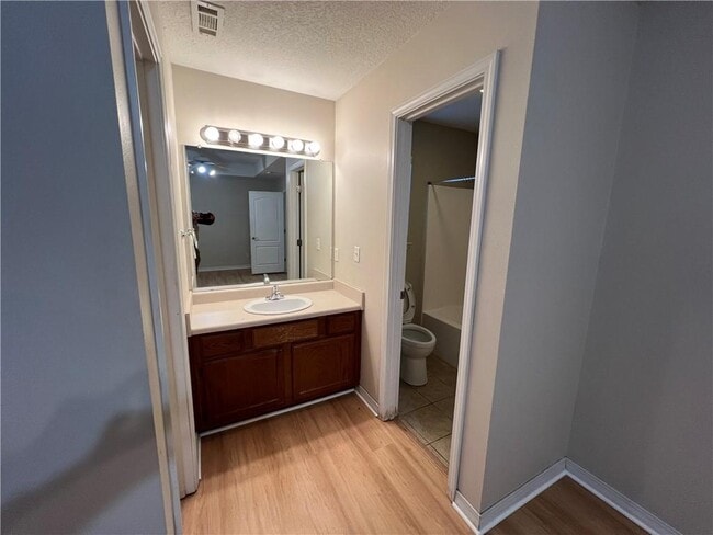 Building Photo - 235 Ravenwood Blvd