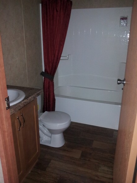 Building Photo - 203 2nd St S