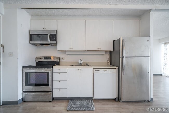 Building Photo - 1655 Makaloa St