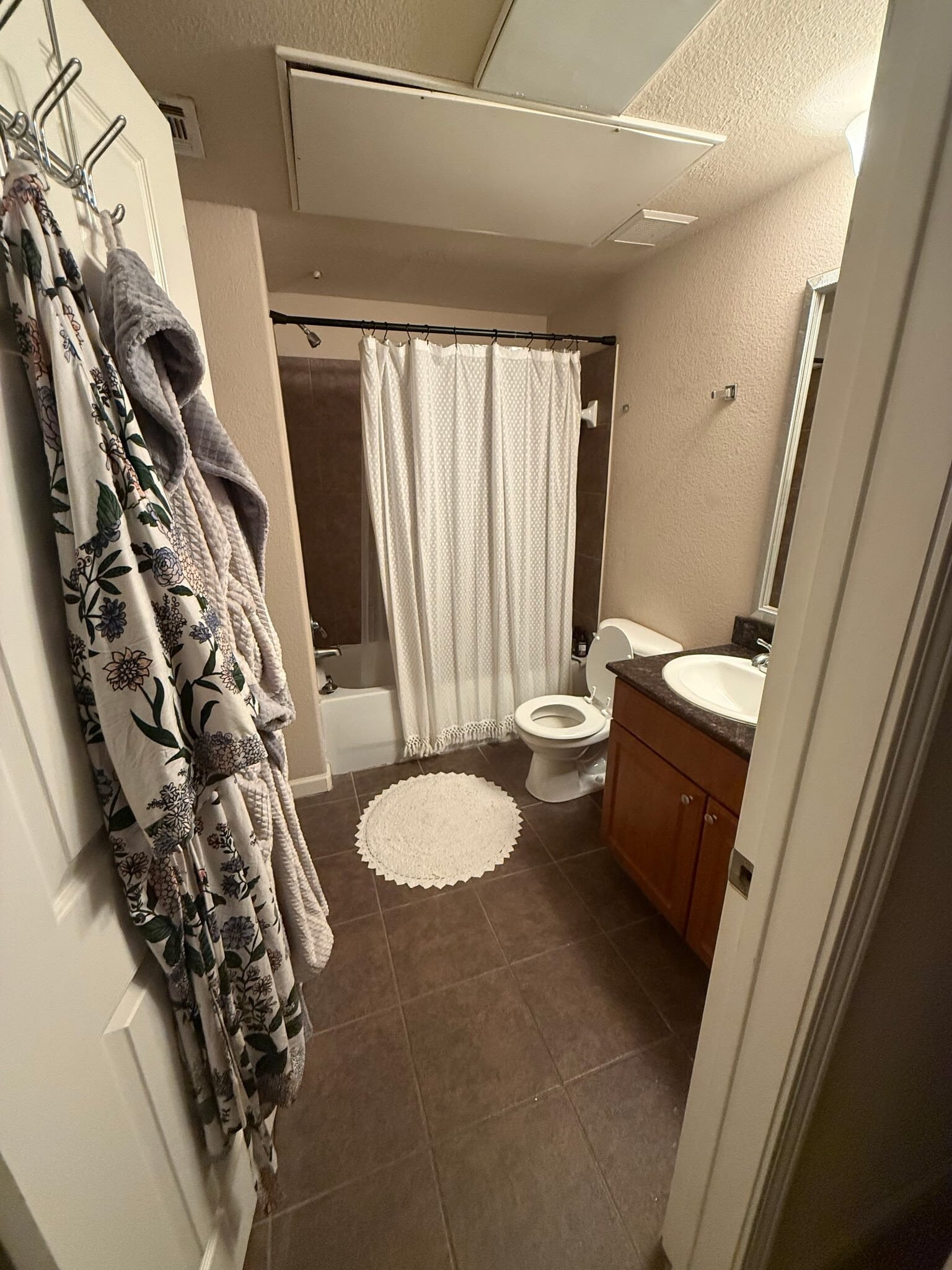 Building Photo - 600 13th St E