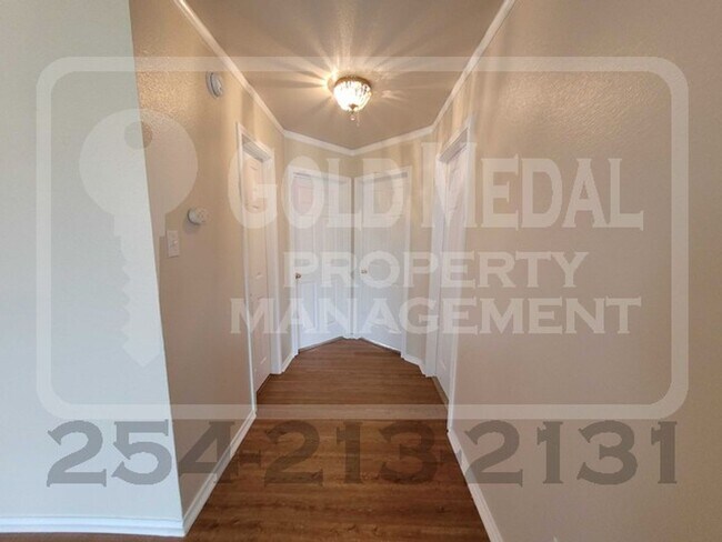 Building Photo - Charming 4-Bed, 2-Bath now available for r...