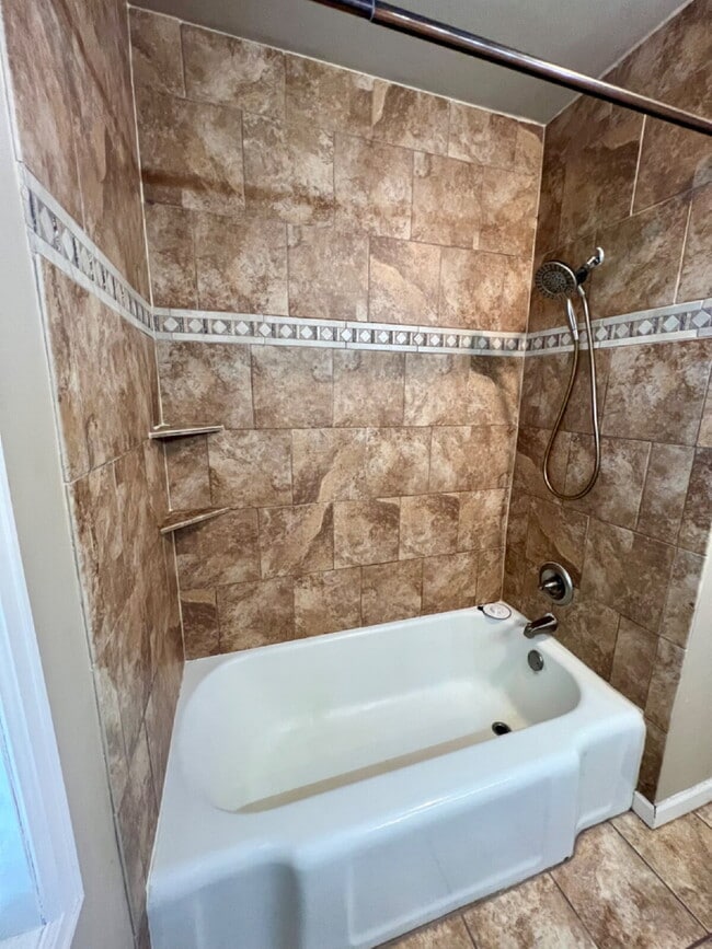 Building Photo - Great Home Close to CFD!