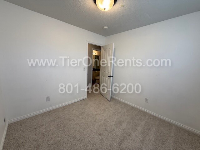 Building Photo - NO DEPOSIT option available for qualified ...