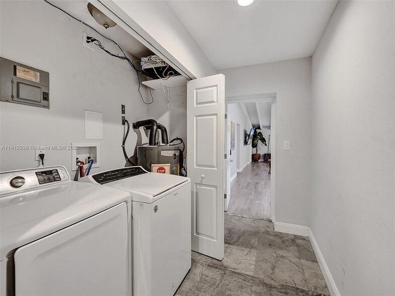 Building Photo - 2500 NE 19th St