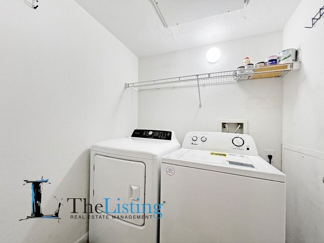 Building Photo - 2411 W Horatio St