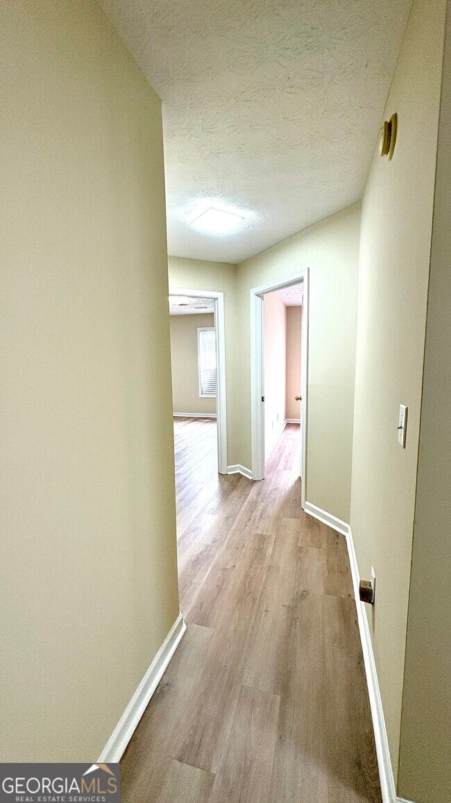 Building Photo - 2336 Pettit Dr