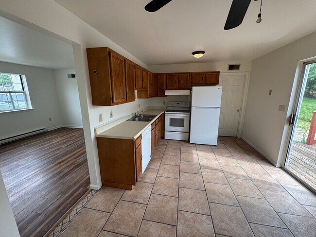 Building Photo - 1627 Blue Jay Dr