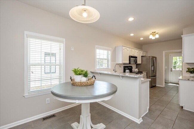 Building Photo - 406 Pershing Rd