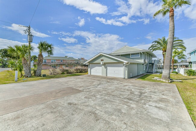 Building Photo - 16542 E Bayside Way