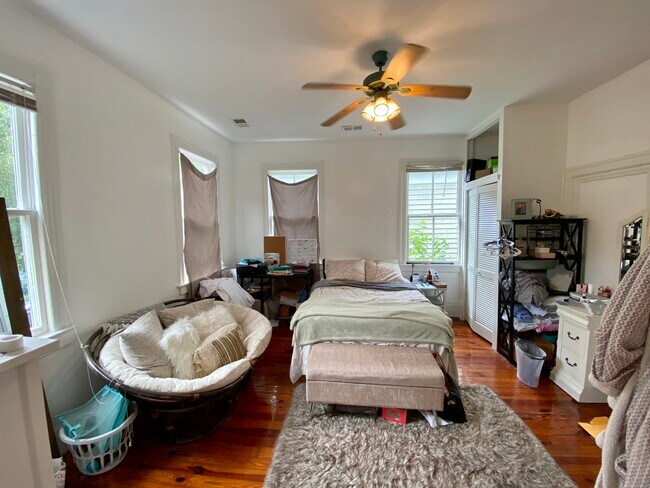 Building Photo - 79 Smith St