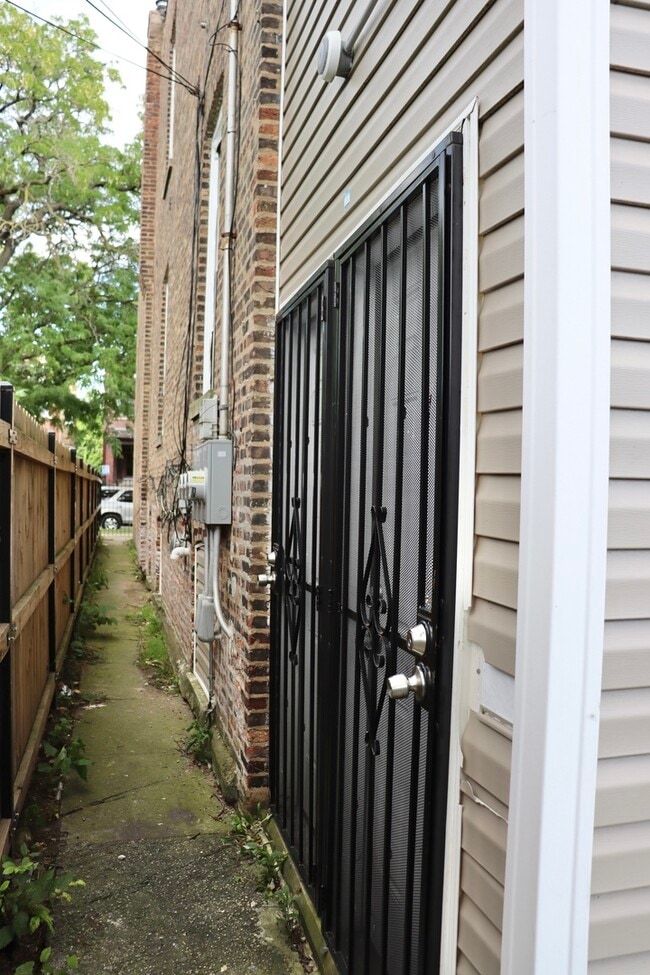 Building Photo - 5718 S Sangamon St