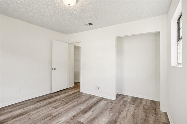 Building Photo - 165 Plum Orchard Rd