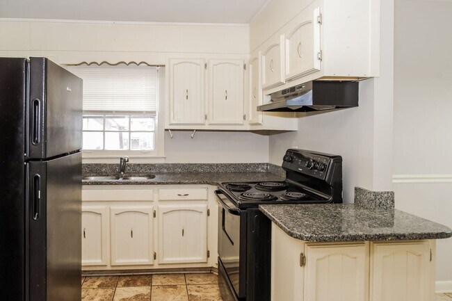 Building Photo - 3206 Bayless Dr SW