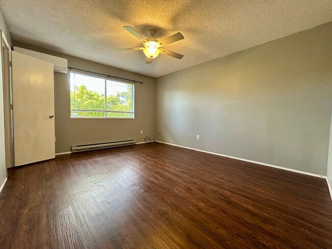 Building Photo - FIRST MONTHS RENT FREE! Welcome to your new home!
