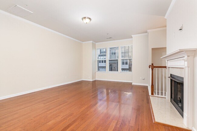 Building Photo - Glenwood North Townes