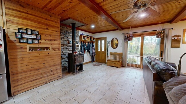 Building Photo - 1 Bed 1 Bath Home in the Country