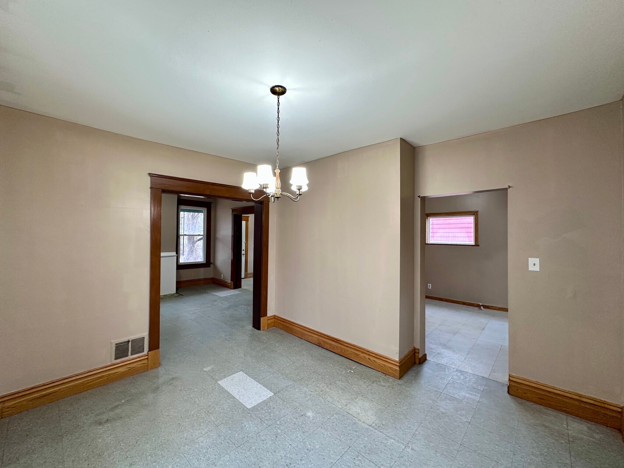 Building Photo - 610 Fairview Ave