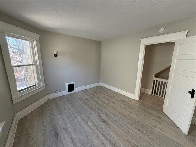 Building Photo - 139 Park Ave