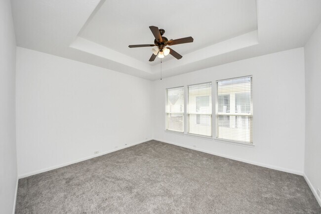 Building Photo - 1727 Aden Dr