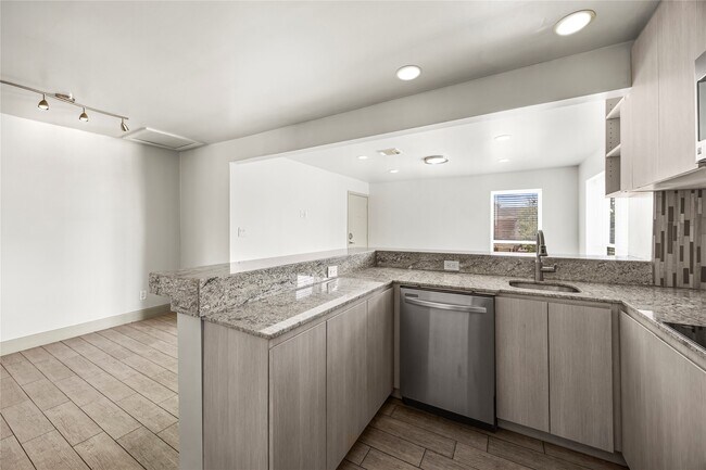 Building Photo - 1710 Maryland St