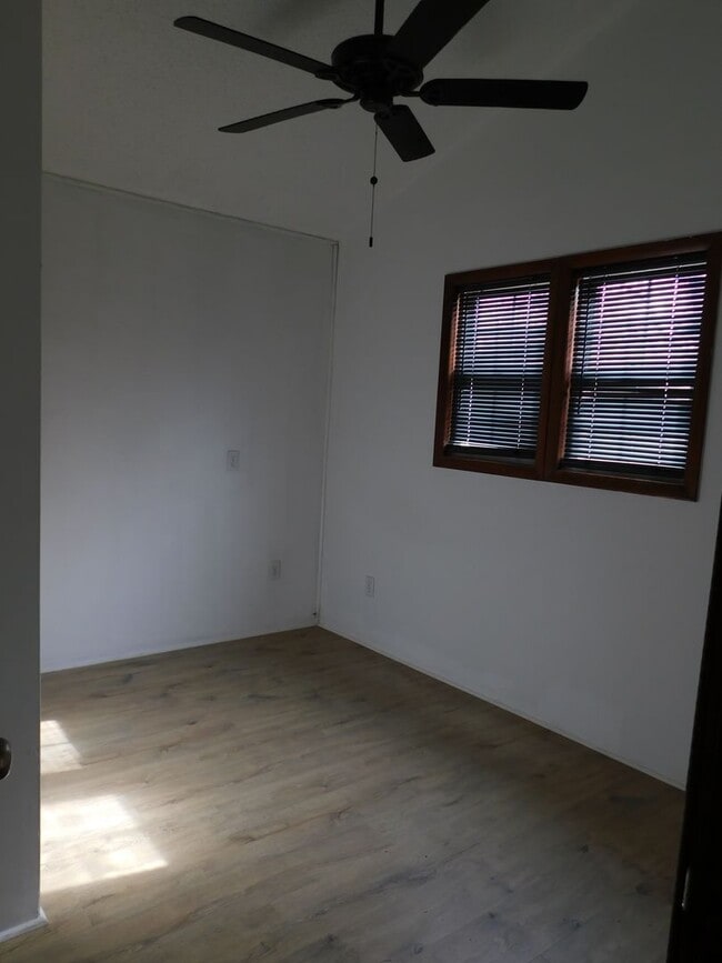 Building Photo - 240 Dogwood Dr