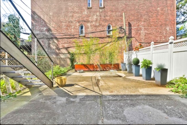 Building Photo - 1BR Stuyvesant Heights Garden Oasis with I...