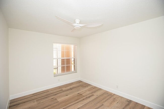 Building Photo - 10881 La Salinas Cir